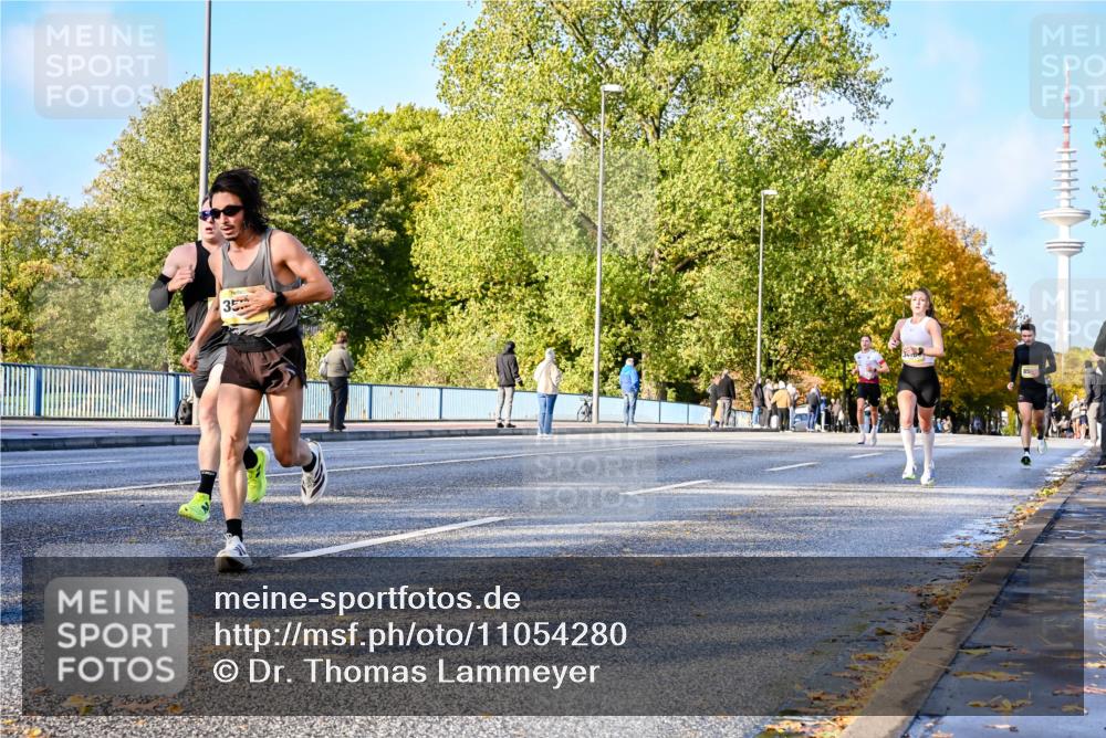 25.10.2026 - hella hamburg halbmarathon Dr. Thomas Lammeyer http://msf.ph/oto/11054280 25.10.2026 10:17:42 Kennedybrücke 35 meine-sportfotos.de