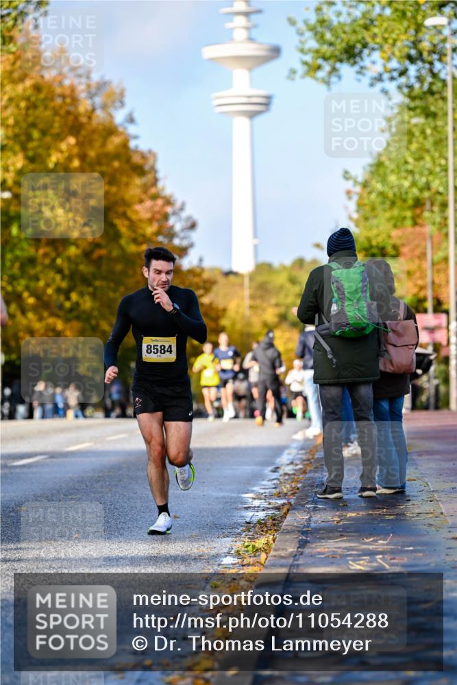 25.10.2026 - hella hamburg halbmarathon Dr. Thomas Lammeyer http://msf.ph/oto/11054288 25.10.2026 10:17:43 Kennedybrücke 8584 meine-sportfotos.de