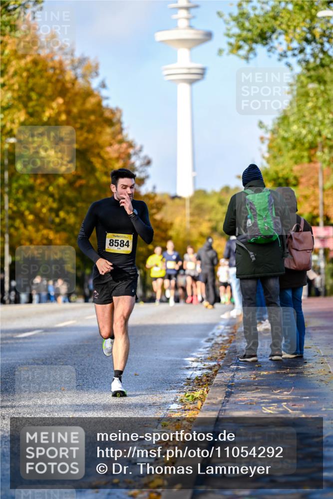25.10.2026 - hella hamburg halbmarathon Dr. Thomas Lammeyer http://msf.ph/oto/11054292 25.10.2026 10:17:43 Kennedybrücke 8584 meine-sportfotos.de