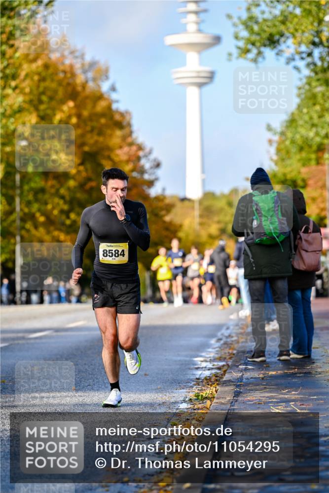 25.10.2026 - hella hamburg halbmarathon Dr. Thomas Lammeyer http://msf.ph/oto/11054295 25.10.2026 10:17:44 Kennedybrücke 8584 meine-sportfotos.de