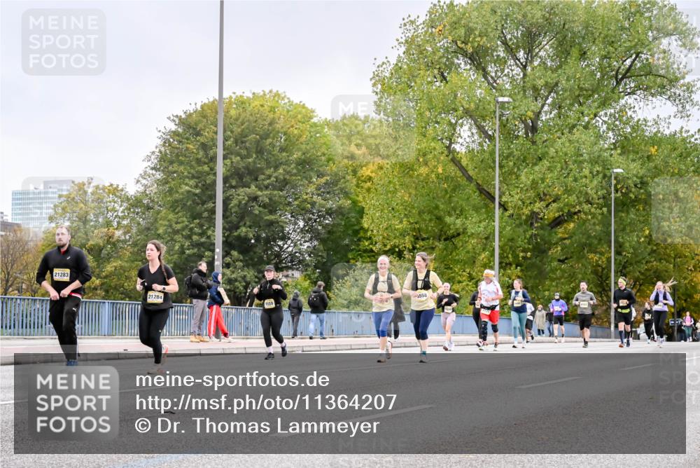 25.10.2026 - hella hamburg halbmarathon Dr. Thomas Lammeyer http://msf.ph/oto/11364207 25.10.2026 12:27:17 Kennedybrücke 21283, 21284, 558, 9559 meine-sportfotos.de