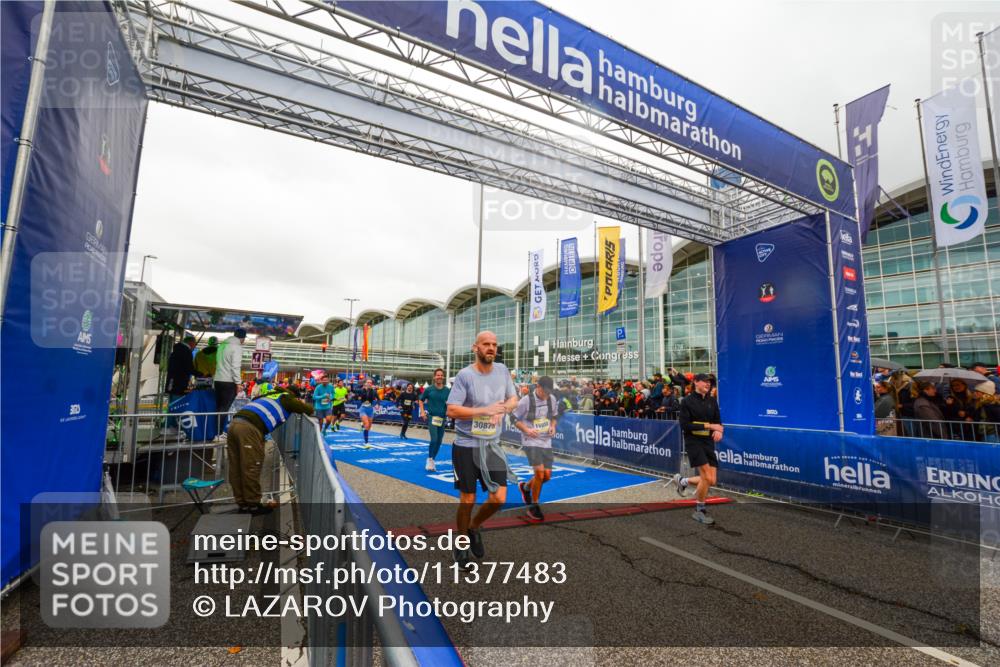 25.10.2026 - hella hamburg halbmarathon LAZAROV Photography http://msf.ph/oto/11377483 25.10.2026 12:27:12 Ziel 15607, 6133, 35501, 20912, 16658, 24756, 30879, 23286, 34311, 35428 meine-sportfotos.de