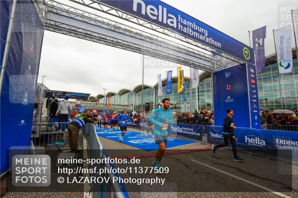 25.10.2026 - hella hamburg halbmarathon LAZAROV Photography http://msf.ph/oto/11377509 25.10.2026 12:27:15 Ziel 23286, 34311, 35428, 33576, 19116, 22983, 4183, 12298 meine-sportfotos.de