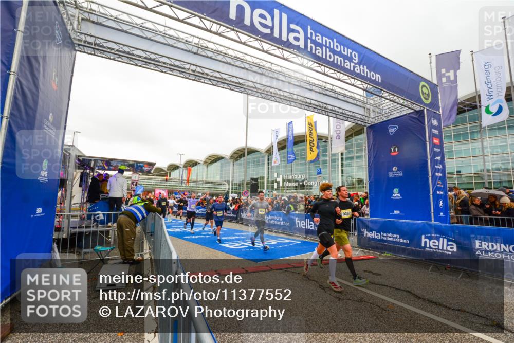 25.10.2026 - hella hamburg halbmarathon LAZAROV Photography http://msf.ph/oto/11377552 25.10.2026 12:27:22 Ziel 16241, 7735, 31965, 22184, 9362, 36048, 6482, 3534, 33843 meine-sportfotos.de