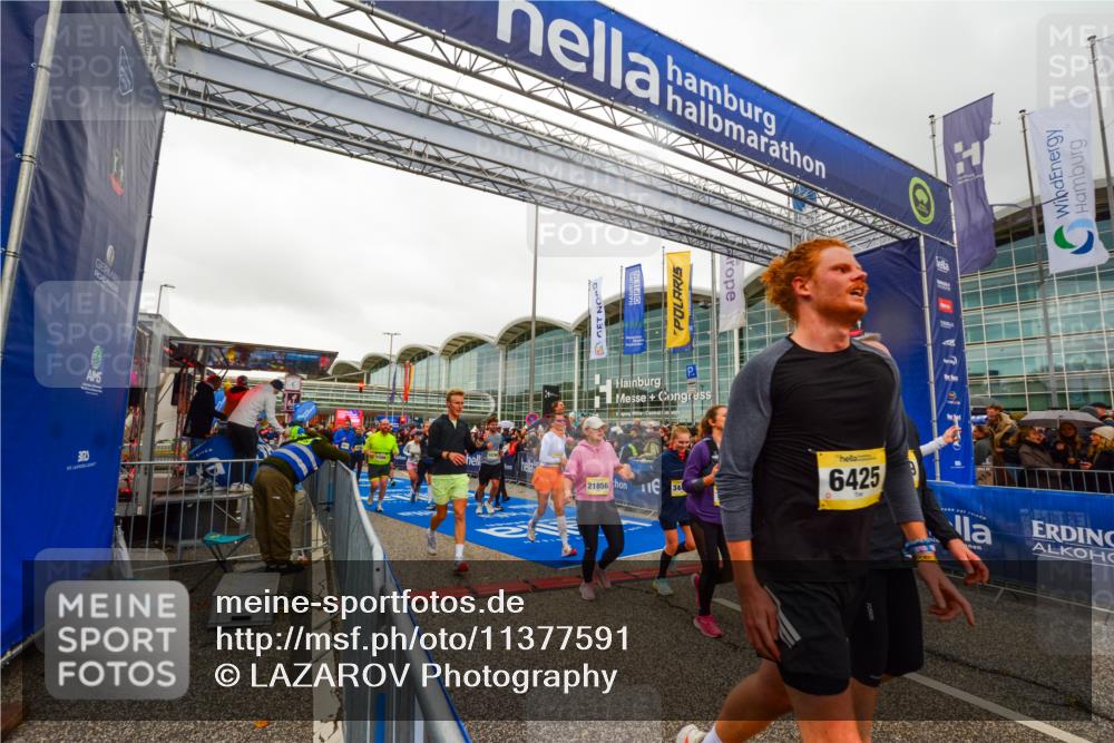 25.10.2026 - hella hamburg halbmarathon LAZAROV Photography http://msf.ph/oto/11377591 25.10.2026 12:27:27 Ziel 24148, 8610, 13292, 2759, 6425, 21856, 34438, 17044, 36028, 36027, 33758, 13642, 12569, 21917, 10764 meine-sportfotos.de