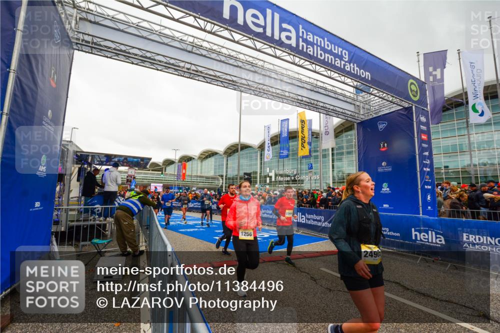 25.10.2026 - hella hamburg halbmarathon LAZAROV Photography http://msf.ph/oto/11384496 25.10.2026 12:26:32 Ziel 7345, 24905, 12807, 1256, 8836, 23684, 14320 meine-sportfotos.de
