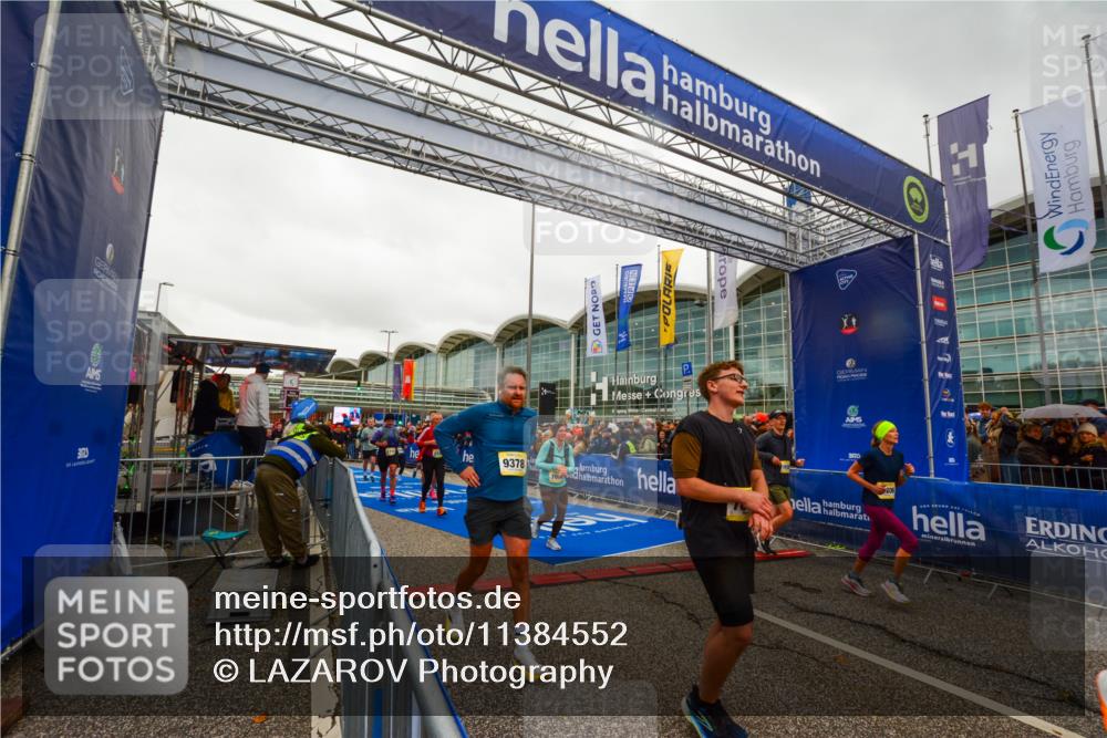 25.10.2026 - hella hamburg halbmarathon LAZAROV Photography http://msf.ph/oto/11384552 25.10.2026 12:26:44 Ziel 18244, 15918, 3703, 15919, 34983, 33403, 3748, 7859, 19122, 23206, 9378, 7002, 19123, 2738, 1711 meine-sportfotos.de
