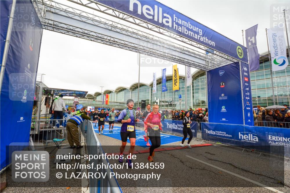 25.10.2026 - hella hamburg halbmarathon LAZAROV Photography http://msf.ph/oto/11384559 25.10.2026 12:26:46 Ziel 23206, 19122, 9378, 7002, 19123, 1711, 2738, 6933, 19136, 6699, 11522, 33627 meine-sportfotos.de