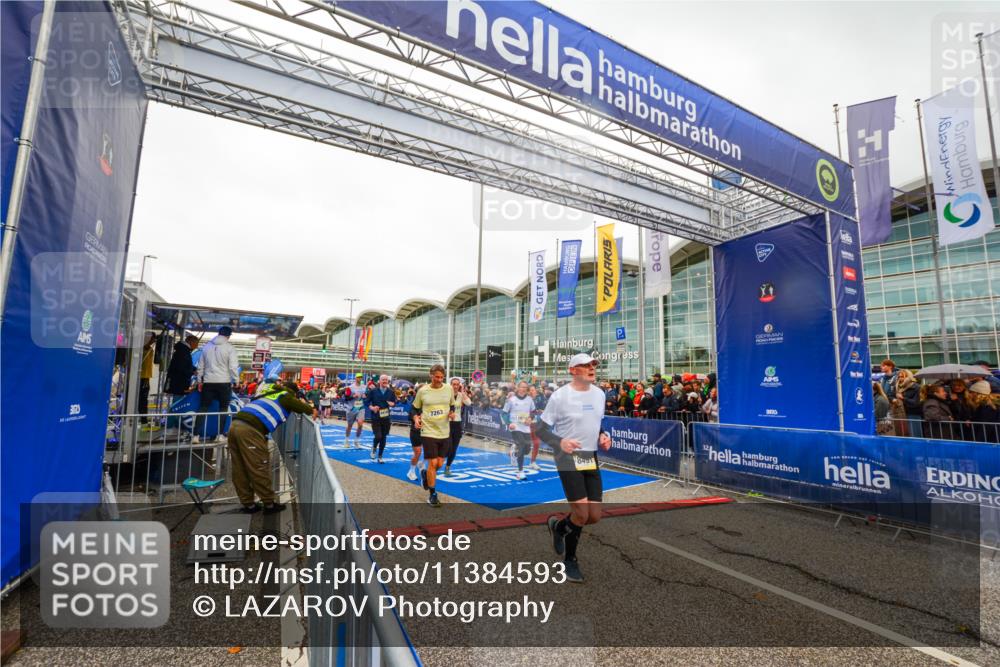 25.10.2026 - hella hamburg halbmarathon LAZAROV Photography http://msf.ph/oto/11384593 25.10.2026 12:26:54 Ziel 14377, 8491, 3678, 7263, 30315, 31737, 24100, 10712 meine-sportfotos.de