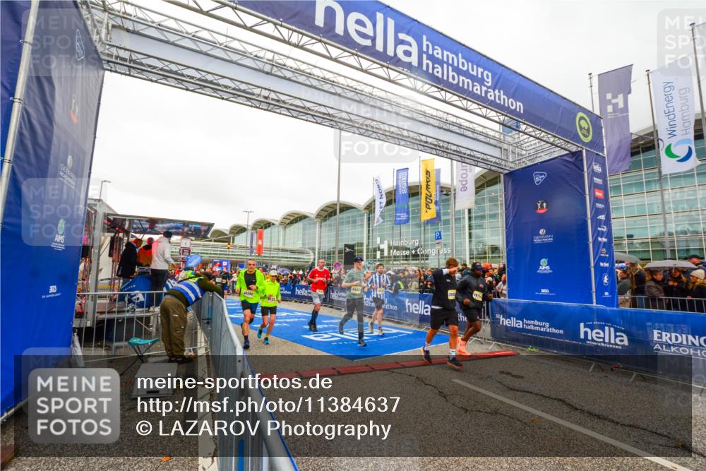 25.10.2026 - hella hamburg halbmarathon LAZAROV Photography http://msf.ph/oto/11384637 25.10.2026 12:27:05 Ziel 5194, 5195, 25052, 16104, 30282, 4437, 6122, 17512, 1133 meine-sportfotos.de