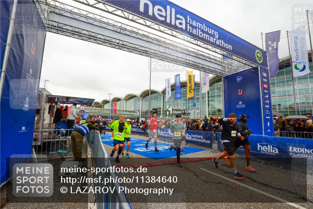 25.10.2026 - hella hamburg halbmarathon LAZAROV Photography http://msf.ph/oto/11384640 25.10.2026 12:27:06 Ziel 16104, 25052, 4437, 17512, 6122, 30282, 1133, 24271, 24270 meine-sportfotos.de