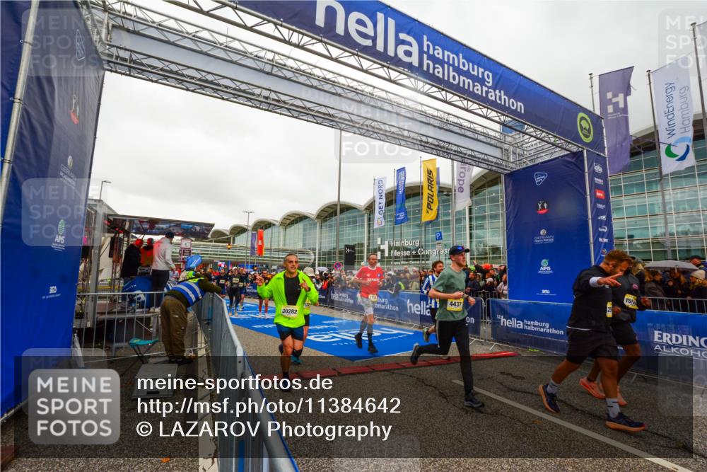 25.10.2026 - hella hamburg halbmarathon LAZAROV Photography http://msf.ph/oto/11384642 25.10.2026 12:27:06 Ziel 16104, 25052, 4437, 30282, 17512, 6122, 1133, 24271, 24270 meine-sportfotos.de