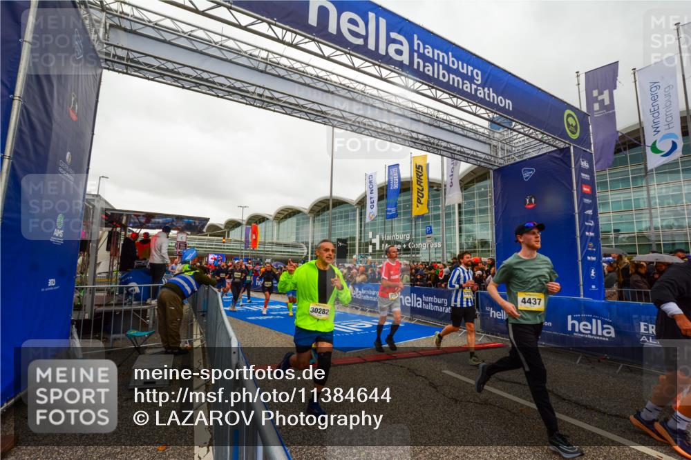 25.10.2026 - hella hamburg halbmarathon LAZAROV Photography http://msf.ph/oto/11384644 25.10.2026 12:27:06 Ziel 16104, 25052, 30282, 17512, 6122, 4437, 1133, 24271, 24270 meine-sportfotos.de