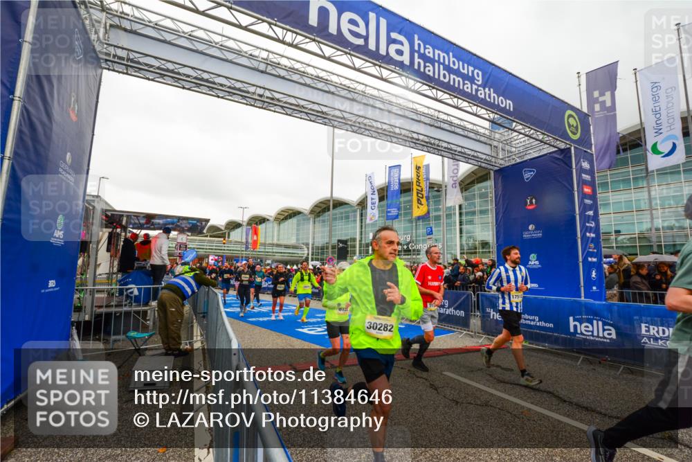 25.10.2026 - hella hamburg halbmarathon LAZAROV Photography http://msf.ph/oto/11384646 25.10.2026 12:27:07 Ziel 25052, 16104, 17512, 6122, 4437, 30282, 1133, 24270, 24271, 15904 meine-sportfotos.de