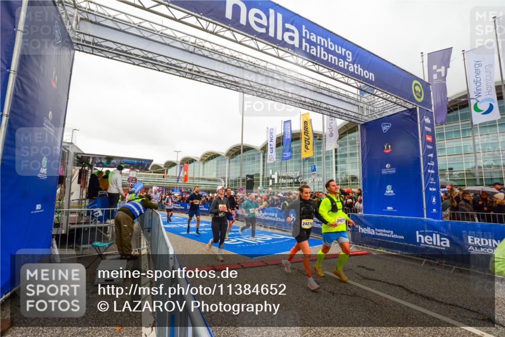 25.10.2026 - hella hamburg halbmarathon LAZAROV Photography http://msf.ph/oto/11384652 25.10.2026 12:27:08 Ziel 6122, 17512, 4437, 30282, 1133, 24271, 24270, 15904, 35501, 15607, 6133, 20912 meine-sportfotos.de