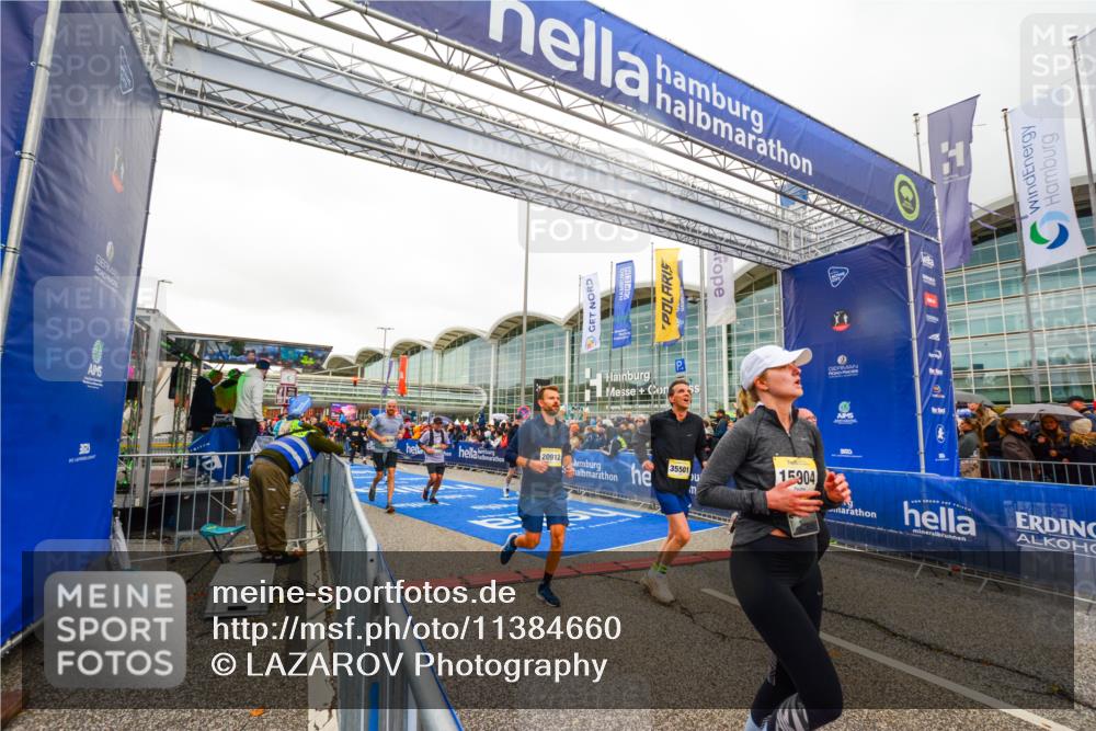 25.10.2026 - hella hamburg halbmarathon LAZAROV Photography http://msf.ph/oto/11384660 25.10.2026 12:27:10 Ziel 24270, 24271, 15904, 35501, 6133, 15607, 20912, 16658, 30879, 24756 meine-sportfotos.de