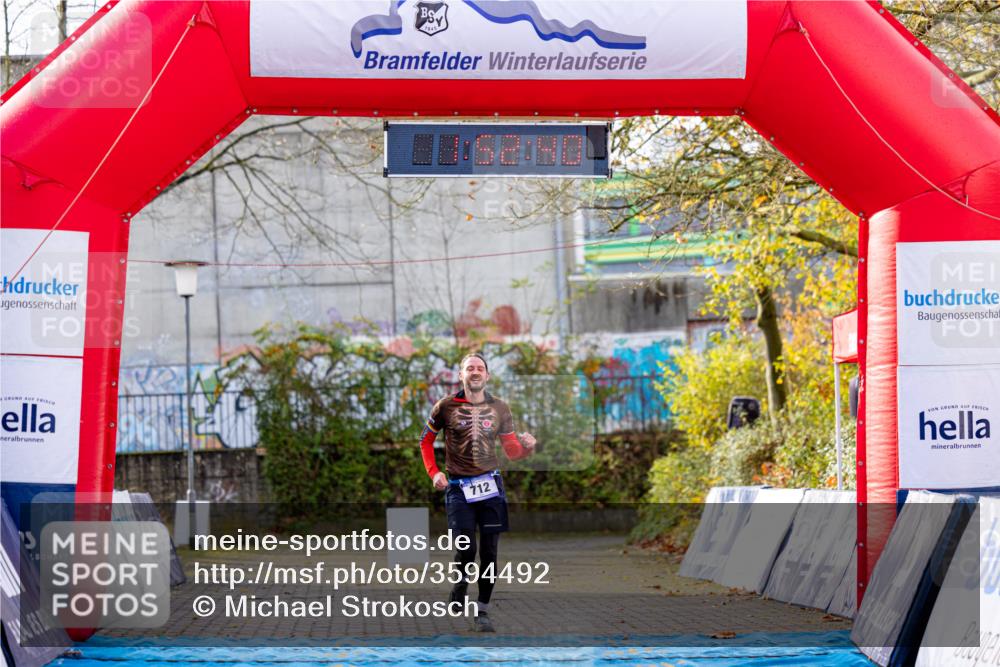 07.11.2021 - Bramfelder Winterlaufserie 2021/2022 Lauf 1 Michael Strokosch http://msf.ph/oto/3594492 07.11.2021 12:23:34 Laufen 712 meine-sportfotos.de