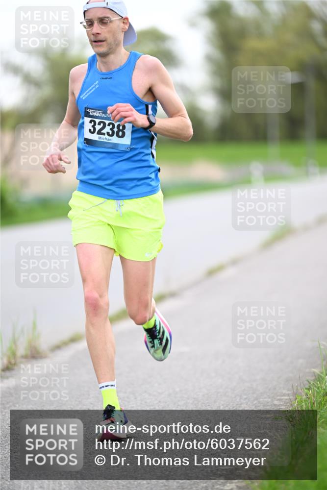 07.04.2024 - 43. Internationalen Wilhelmsburger Insellauf Dr. Thomas Lammeyer http://msf.ph/oto/6037562 07.04.2024 10:22:03 Laufen 06390, 43, 3238 meine-sportfotos.de