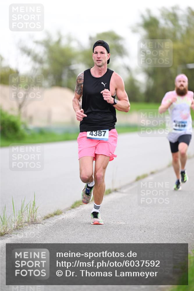 07.04.2024 - 43. Internationalen Wilhelmsburger Insellauf Dr. Thomas Lammeyer http://msf.ph/oto/6037592 07.04.2024 10:22:29 Laufen 4387 meine-sportfotos.de