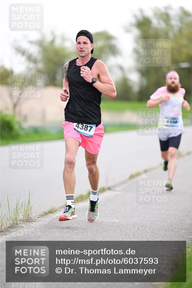 07.04.2024 - 43. Internationalen Wilhelmsburger Insellauf Dr. Thomas Lammeyer http://msf.ph/oto/6037593 07.04.2024 10:22:29 Laufen 4387 meine-sportfotos.de