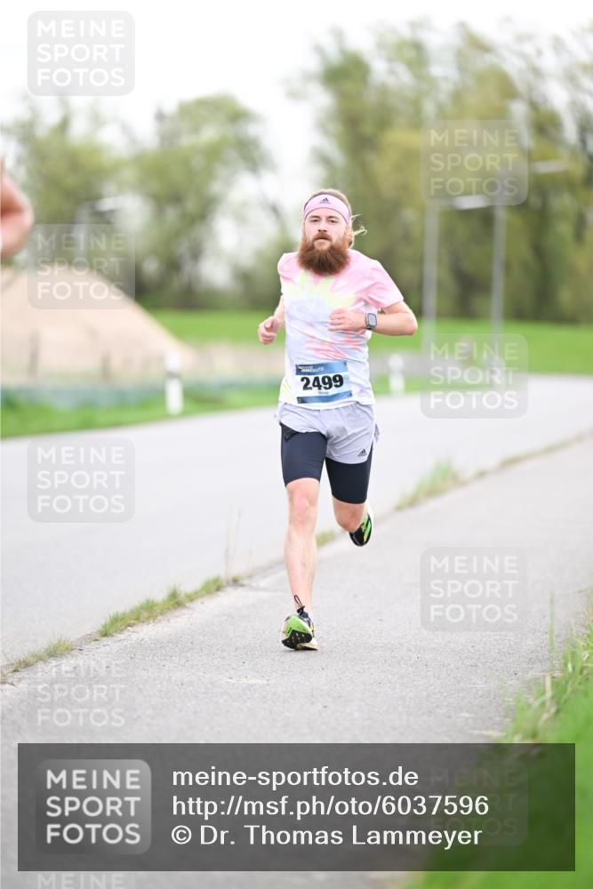 07.04.2024 - 43. Internationalen Wilhelmsburger Insellauf Dr. Thomas Lammeyer http://msf.ph/oto/6037596 07.04.2024 10:22:30 Laufen 2499 meine-sportfotos.de