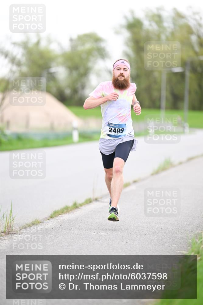 07.04.2024 - 43. Internationalen Wilhelmsburger Insellauf Dr. Thomas Lammeyer http://msf.ph/oto/6037598 07.04.2024 10:22:30 Laufen 2499 meine-sportfotos.de