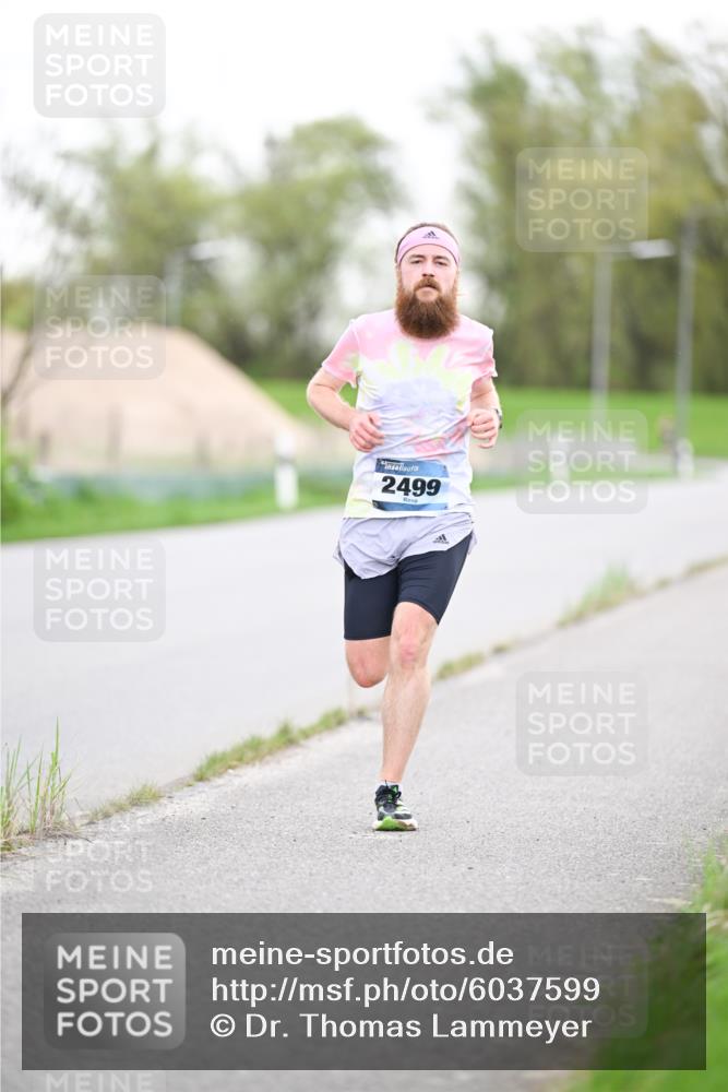 07.04.2024 - 43. Internationalen Wilhelmsburger Insellauf Dr. Thomas Lammeyer http://msf.ph/oto/6037599 07.04.2024 10:22:30 Laufen 2499 meine-sportfotos.de