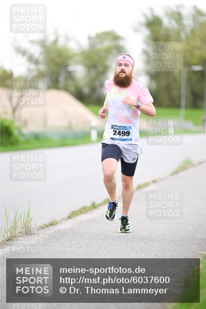 07.04.2024 - 43. Internationalen Wilhelmsburger Insellauf Dr. Thomas Lammeyer http://msf.ph/oto/6037600 07.04.2024 10:22:31 Laufen 2499 meine-sportfotos.de