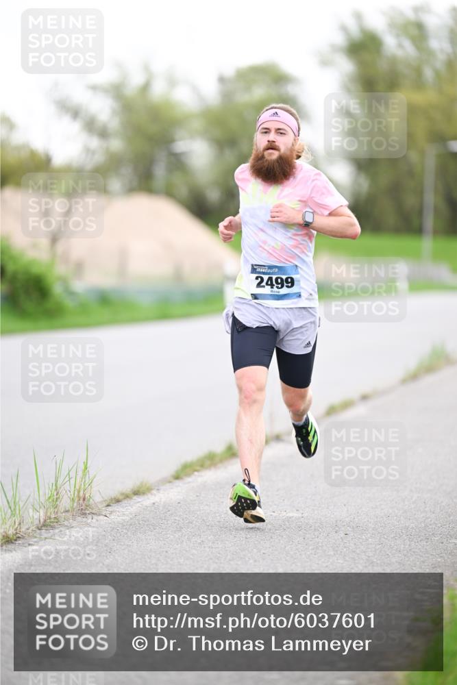 07.04.2024 - 43. Internationalen Wilhelmsburger Insellauf Dr. Thomas Lammeyer http://msf.ph/oto/6037601 07.04.2024 10:22:31 Laufen 2499 meine-sportfotos.de