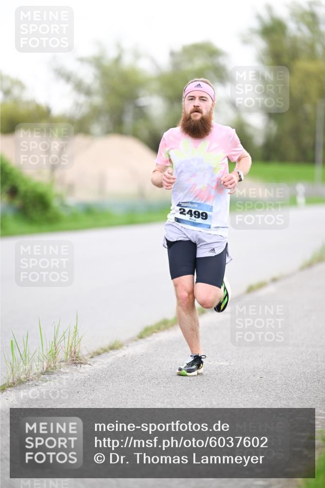 07.04.2024 - 43. Internationalen Wilhelmsburger Insellauf Dr. Thomas Lammeyer http://msf.ph/oto/6037602 07.04.2024 10:22:31 Laufen 2499 meine-sportfotos.de