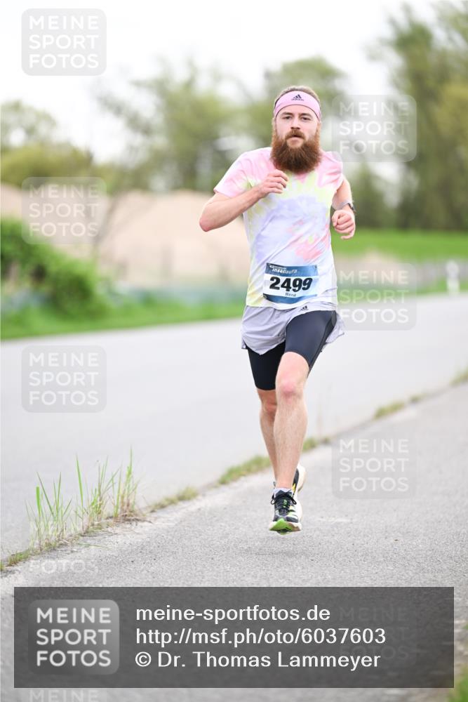 07.04.2024 - 43. Internationalen Wilhelmsburger Insellauf Dr. Thomas Lammeyer http://msf.ph/oto/6037603 07.04.2024 10:22:31 Laufen 2499 meine-sportfotos.de