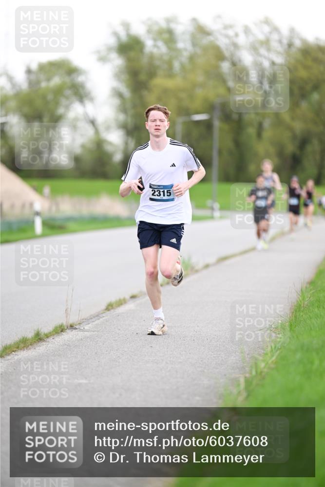 07.04.2024 - 43. Internationalen Wilhelmsburger Insellauf Dr. Thomas Lammeyer http://msf.ph/oto/6037608 07.04.2024 10:22:38 Laufen 2315 meine-sportfotos.de