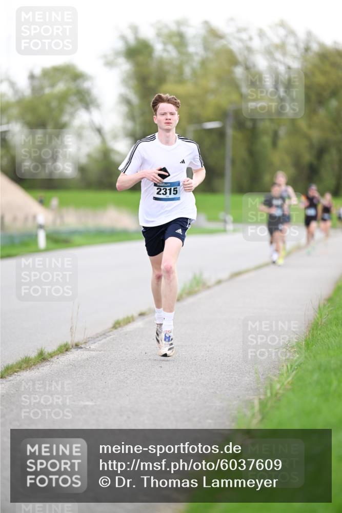 07.04.2024 - 43. Internationalen Wilhelmsburger Insellauf Dr. Thomas Lammeyer http://msf.ph/oto/6037609 07.04.2024 10:22:38 Laufen 2315 meine-sportfotos.de