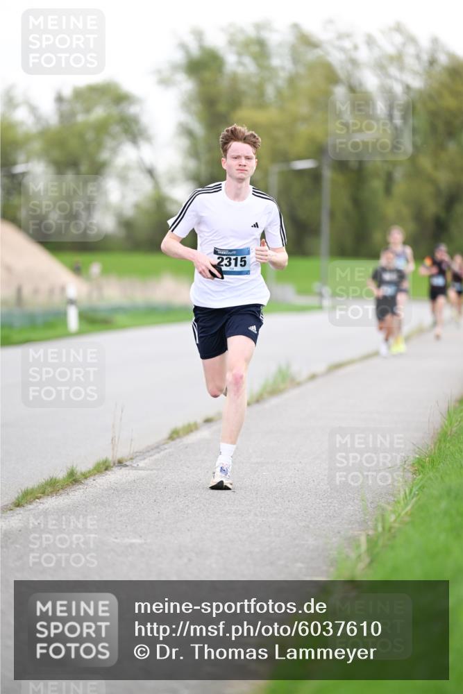 07.04.2024 - 43. Internationalen Wilhelmsburger Insellauf Dr. Thomas Lammeyer http://msf.ph/oto/6037610 07.04.2024 10:22:38 Laufen 2315 meine-sportfotos.de