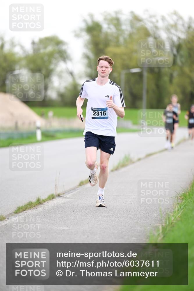 07.04.2024 - 43. Internationalen Wilhelmsburger Insellauf Dr. Thomas Lammeyer http://msf.ph/oto/6037611 07.04.2024 10:22:38 Laufen 2315 meine-sportfotos.de