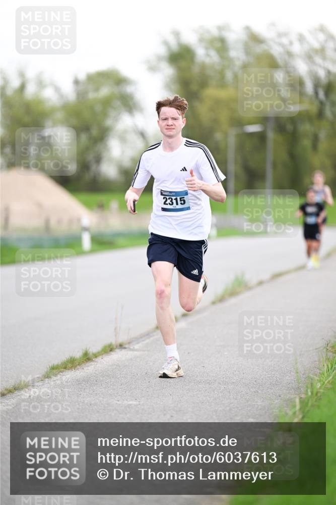 07.04.2024 - 43. Internationalen Wilhelmsburger Insellauf Dr. Thomas Lammeyer http://msf.ph/oto/6037613 07.04.2024 10:22:38 Laufen 2315 meine-sportfotos.de