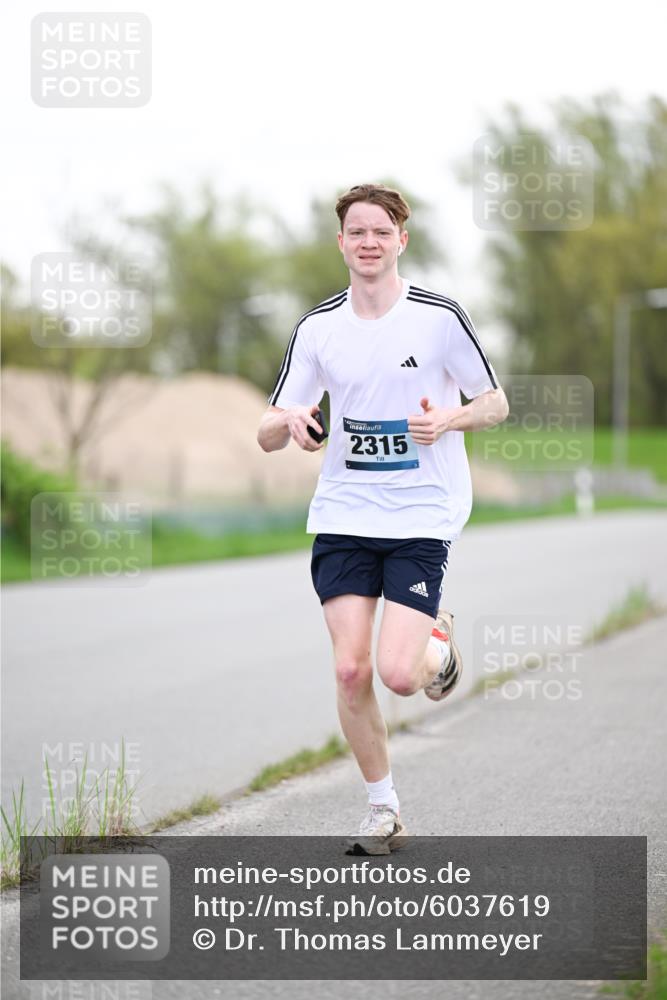 07.04.2024 - 43. Internationalen Wilhelmsburger Insellauf Dr. Thomas Lammeyer http://msf.ph/oto/6037619 07.04.2024 10:22:39 Laufen 2315 meine-sportfotos.de