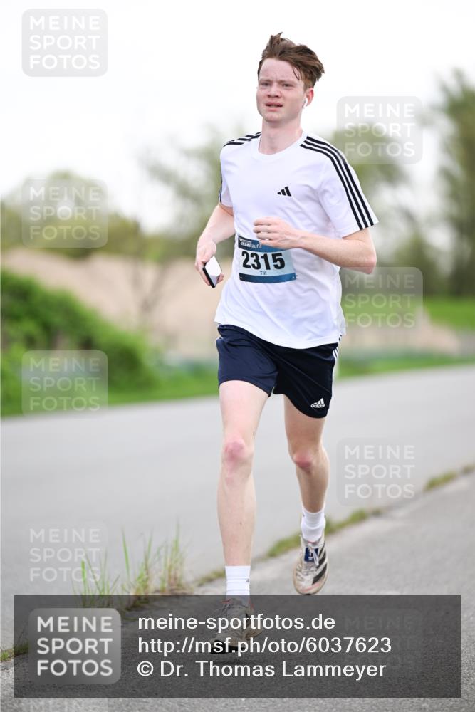 07.04.2024 - 43. Internationalen Wilhelmsburger Insellauf Dr. Thomas Lammeyer http://msf.ph/oto/6037623 07.04.2024 10:22:40 Laufen 2315 meine-sportfotos.de
