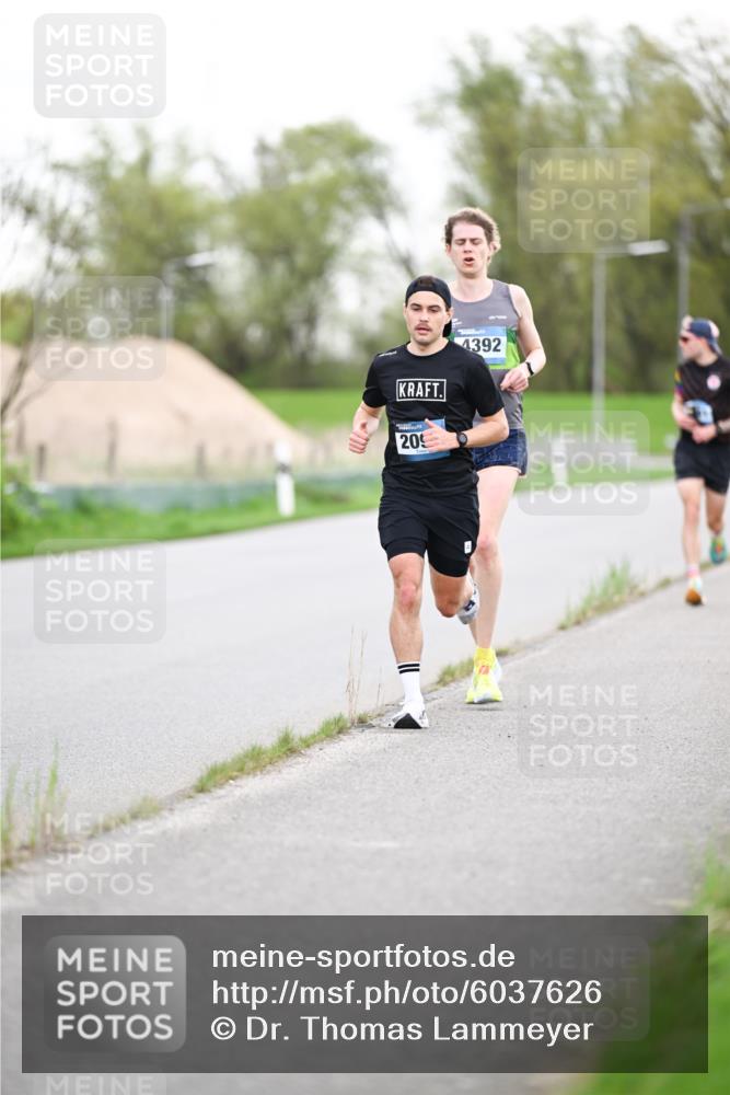 07.04.2024 - 43. Internationalen Wilhelmsburger Insellauf Dr. Thomas Lammeyer http://msf.ph/oto/6037626 07.04.2024 10:22:47 Laufen 4392, 20 meine-sportfotos.de
