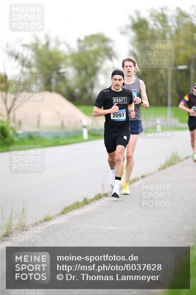 07.04.2024 - 43. Internationalen Wilhelmsburger Insellauf Dr. Thomas Lammeyer http://msf.ph/oto/6037628 07.04.2024 10:22:47 Laufen 2097, 2 meine-sportfotos.de