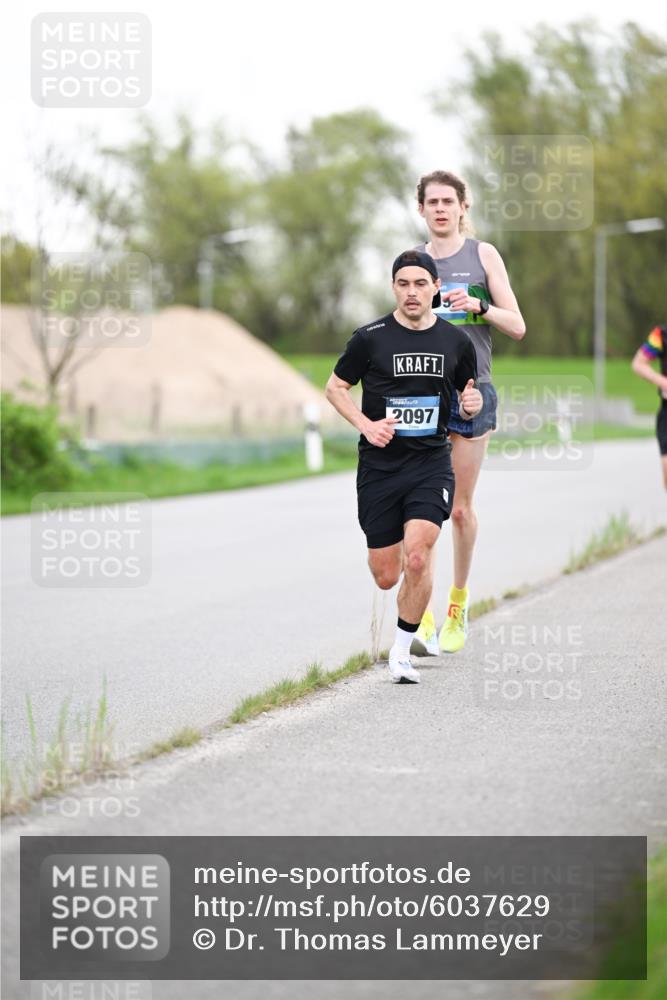07.04.2024 - 43. Internationalen Wilhelmsburger Insellauf Dr. Thomas Lammeyer http://msf.ph/oto/6037629 07.04.2024 10:22:47 Laufen 2097 meine-sportfotos.de
