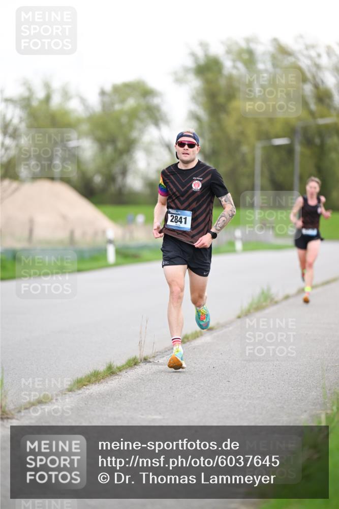07.04.2024 - 43. Internationalen Wilhelmsburger Insellauf Dr. Thomas Lammeyer http://msf.ph/oto/6037645 07.04.2024 10:22:51 Laufen 2841 meine-sportfotos.de
