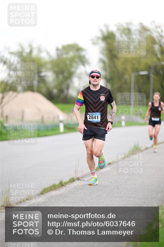 07.04.2024 - 43. Internationalen Wilhelmsburger Insellauf Dr. Thomas Lammeyer http://msf.ph/oto/6037646 07.04.2024 10:22:51 Laufen 2841 meine-sportfotos.de