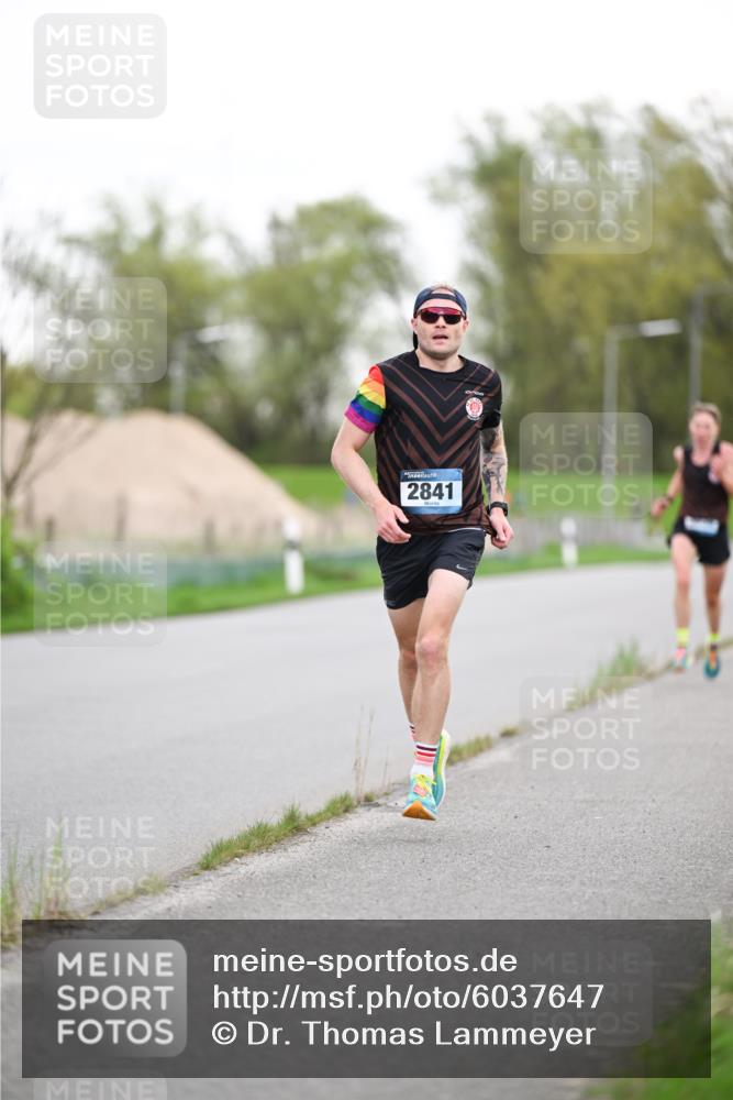 07.04.2024 - 43. Internationalen Wilhelmsburger Insellauf Dr. Thomas Lammeyer http://msf.ph/oto/6037647 07.04.2024 10:22:51 Laufen 2841 meine-sportfotos.de