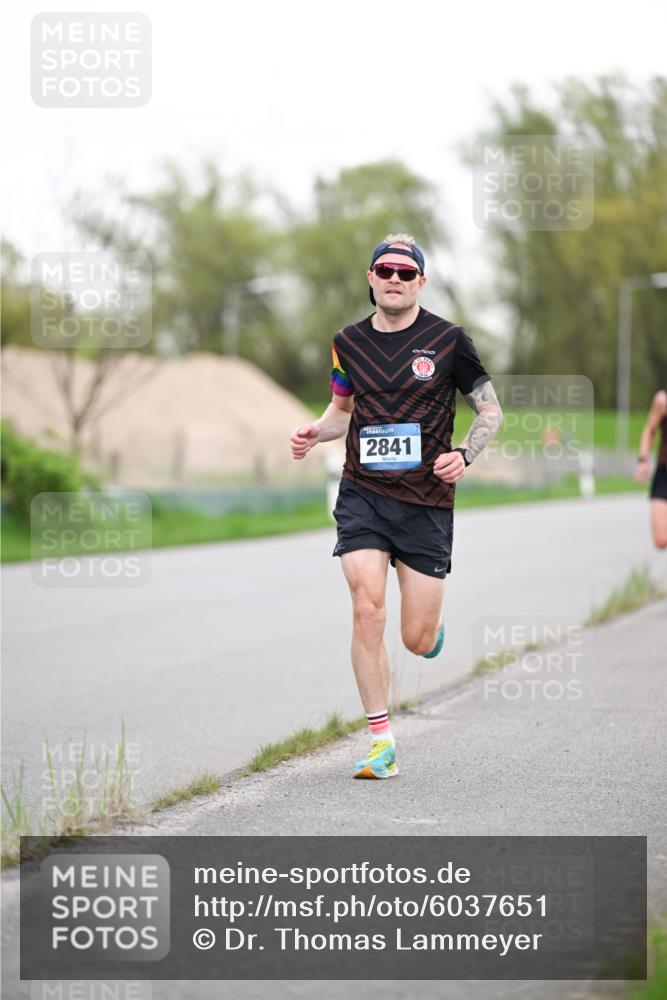 07.04.2024 - 43. Internationalen Wilhelmsburger Insellauf Dr. Thomas Lammeyer http://msf.ph/oto/6037651 07.04.2024 10:22:52 Laufen 2841 meine-sportfotos.de