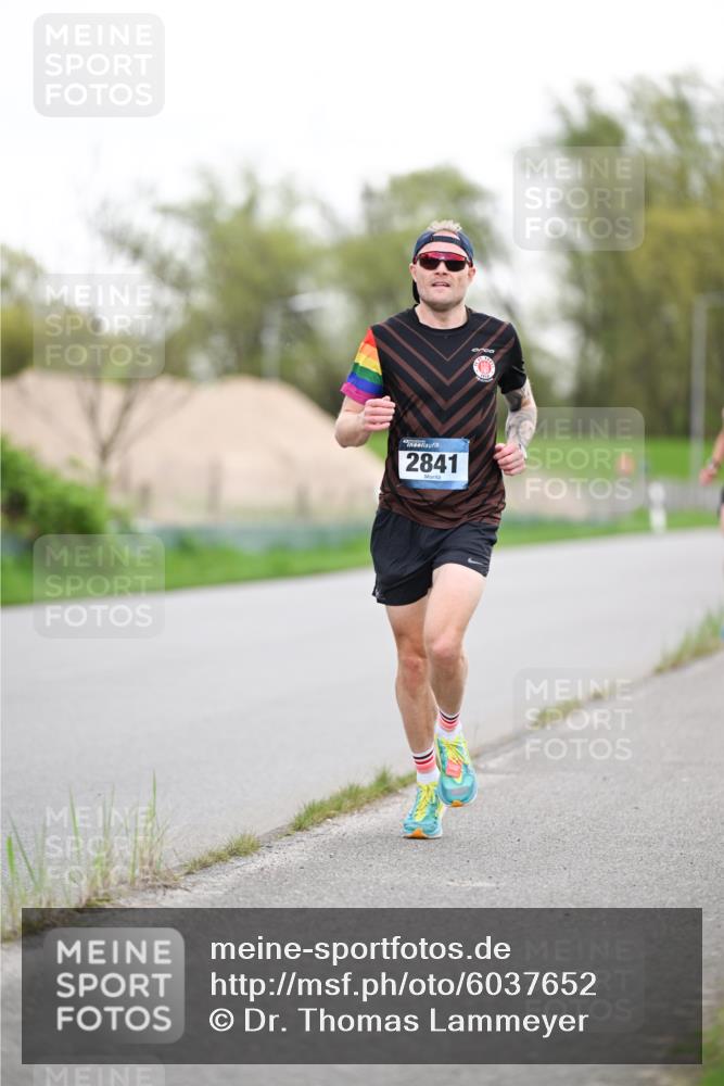 07.04.2024 - 43. Internationalen Wilhelmsburger Insellauf Dr. Thomas Lammeyer http://msf.ph/oto/6037652 07.04.2024 10:22:52 Laufen 2841 meine-sportfotos.de