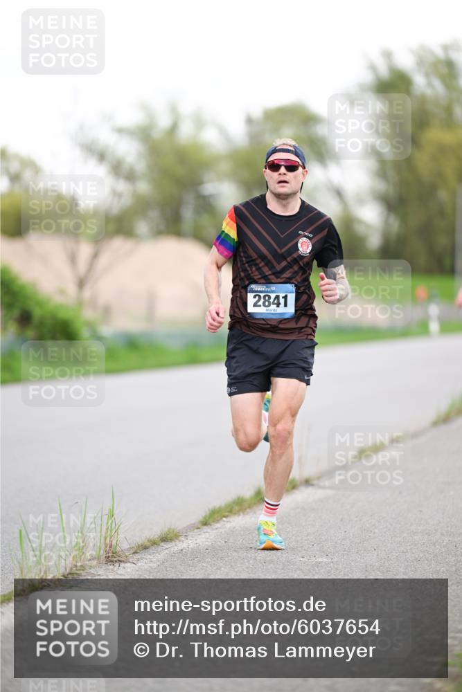 07.04.2024 - 43. Internationalen Wilhelmsburger Insellauf Dr. Thomas Lammeyer http://msf.ph/oto/6037654 07.04.2024 10:22:52 Laufen 2841 meine-sportfotos.de