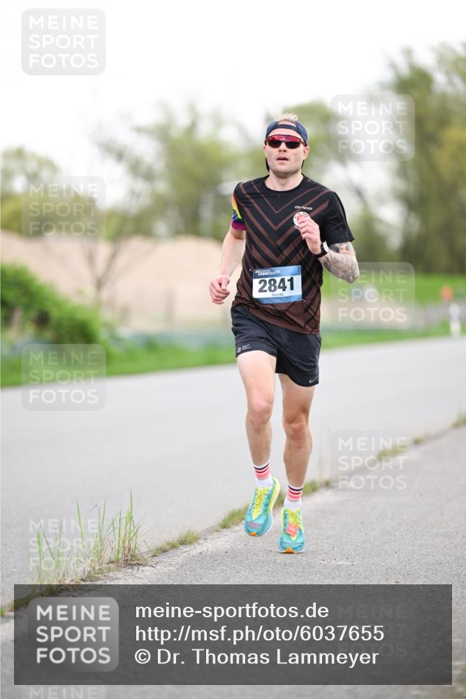 07.04.2024 - 43. Internationalen Wilhelmsburger Insellauf Dr. Thomas Lammeyer http://msf.ph/oto/6037655 07.04.2024 10:22:52 Laufen 2841 meine-sportfotos.de