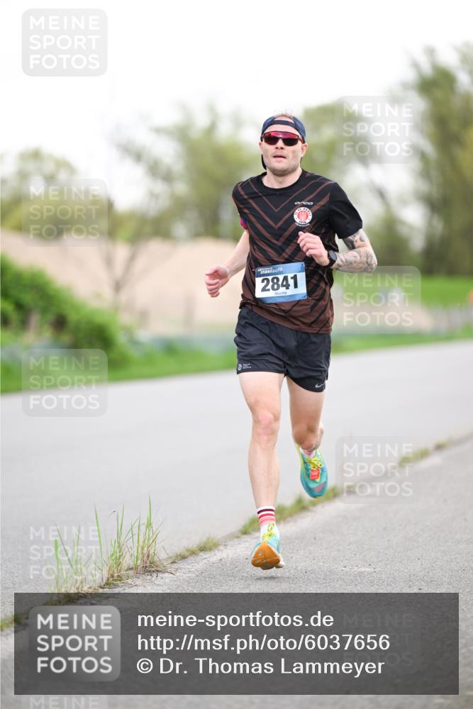 07.04.2024 - 43. Internationalen Wilhelmsburger Insellauf Dr. Thomas Lammeyer http://msf.ph/oto/6037656 07.04.2024 10:22:52 Laufen 2841 meine-sportfotos.de