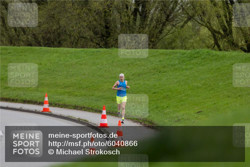 07.04.2024 - 43. Internationalen Wilhelmsburger Insellauf Michael Strokosch http://msf.ph/oto/6040866 07.04.2024 10:19:44 Laufen 238 meine-sportfotos.de